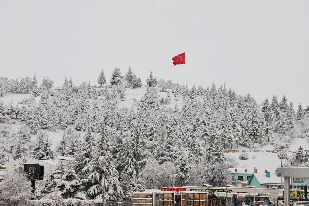 Konya Ilgın’a 30 santim kar yağdı, tüm ilçe aynı yorumu yaptı 1